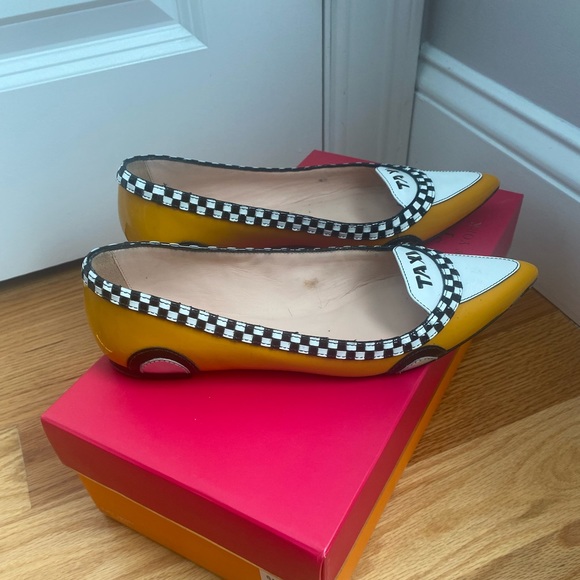 Kate Spade Yellow and Black Taxi Flats - Picture 3 of 3